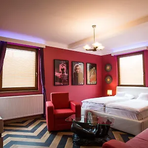 3* Szálloda Retro Garage